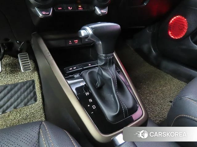 Kia Stonic 2018 Синий из Кореи, фото 2
