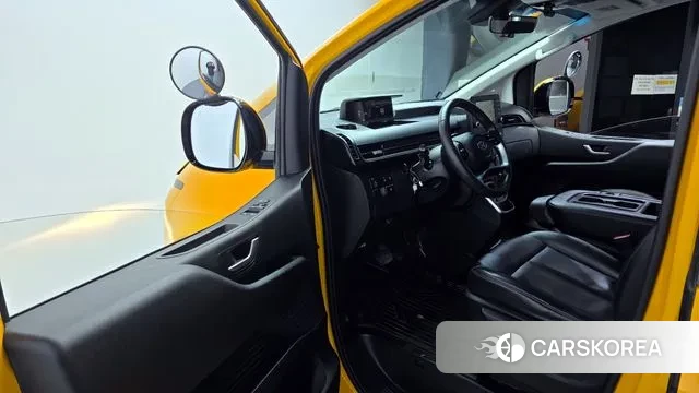 Hyundai Staria 2023 Желтый из Кореи, фото 2