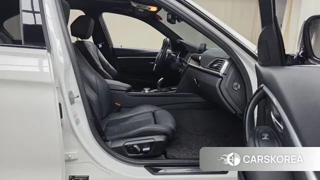 BMW 3 Series (F30) 2018 Белый из Кореи, фото 2