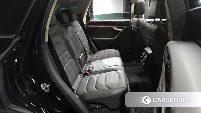 Volkswagen Touareg 3rd generation 2023 Черный из Кореи, фото 2