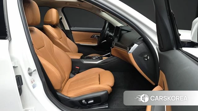 BMW 3 Series (G20) 2023 Белый из Кореи, фото 2