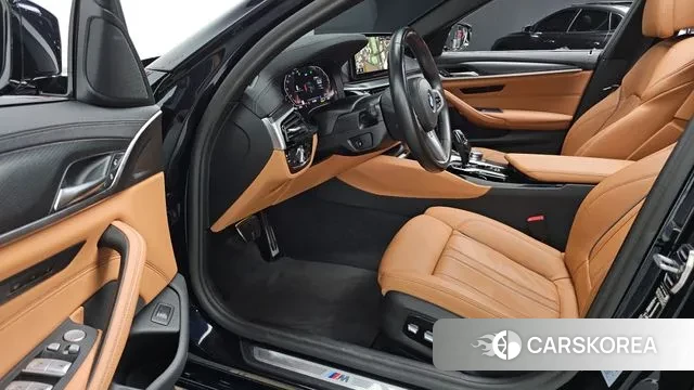 BMW 5 Series (G30) 2023 Черный из Кореи, фото 2