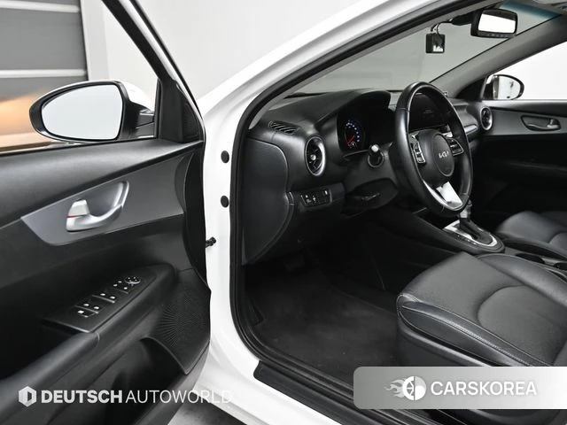 Kia The New K3 2nd generation 2024 Белый из Кореи, фото 2