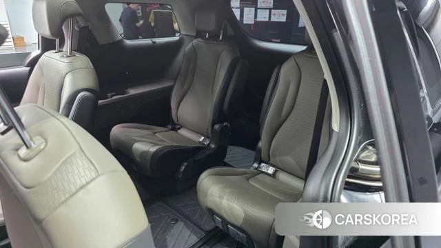 Kia The New Carnival 4th Generation 2025 Серый из Кореи, фото 2
