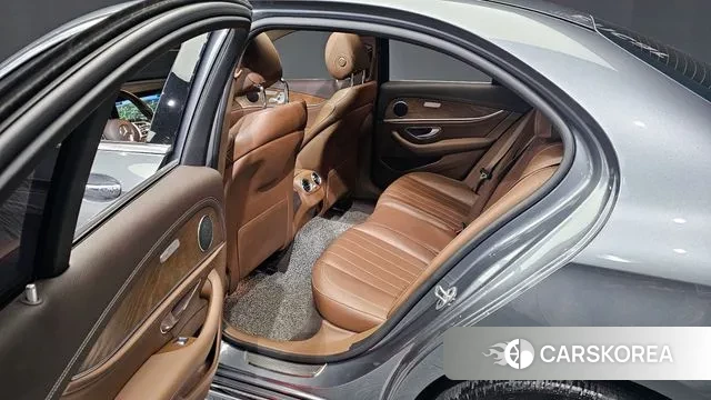 Mercedes-Benz E-Class W213 2019 Серый из Кореи, фото 2