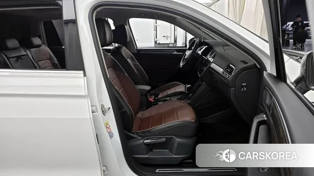 Volkswagen Tiguan Allspace 2022 Белый из Кореи, фото 2