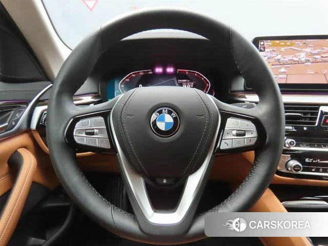 BMW 5 Series (G30) 2023 Серебристо-серый из Кореи, фото 2