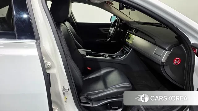 Jaguar XF (X260) 2018 Белый из Кореи, фото 2