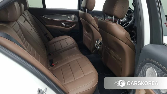 Mercedes-Benz E-Class W213 2022 Белый из Кореи, фото 2