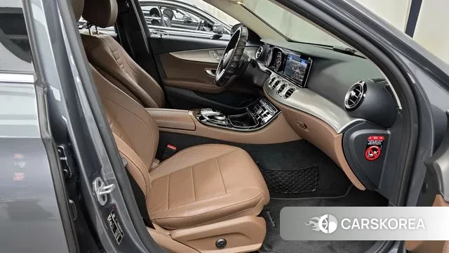 Mercedes-Benz E-Class W213 2019 Серый из Кореи, фото 2