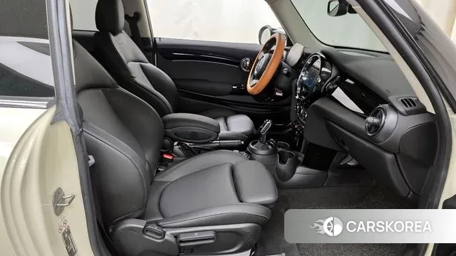 Mini Cooper 2022 Жемчужный цвет из Кореи, фото 2