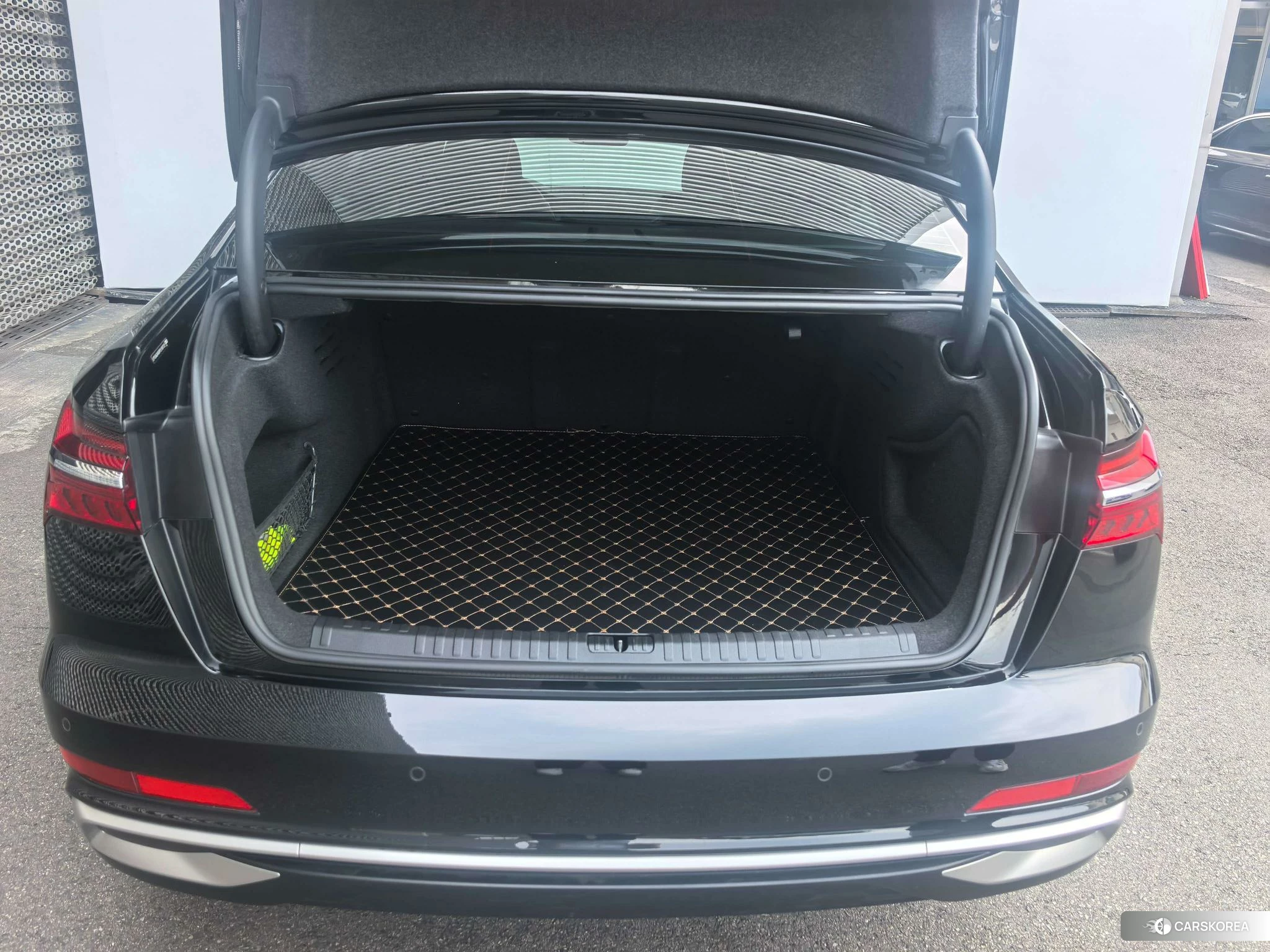 Audi A6L 2023 Черный из Китая, фото 2