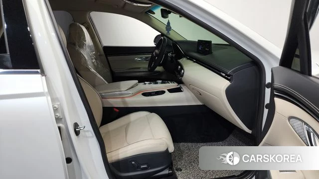 Genesis GV70 2022 Белый из Кореи, фото 2