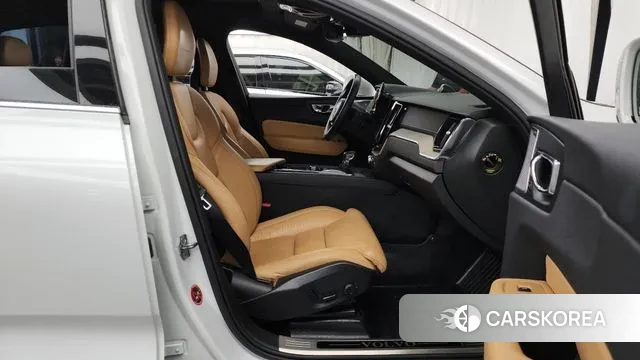 Volvo XC60 second Generation 2018 Белый из Кореи, фото 2