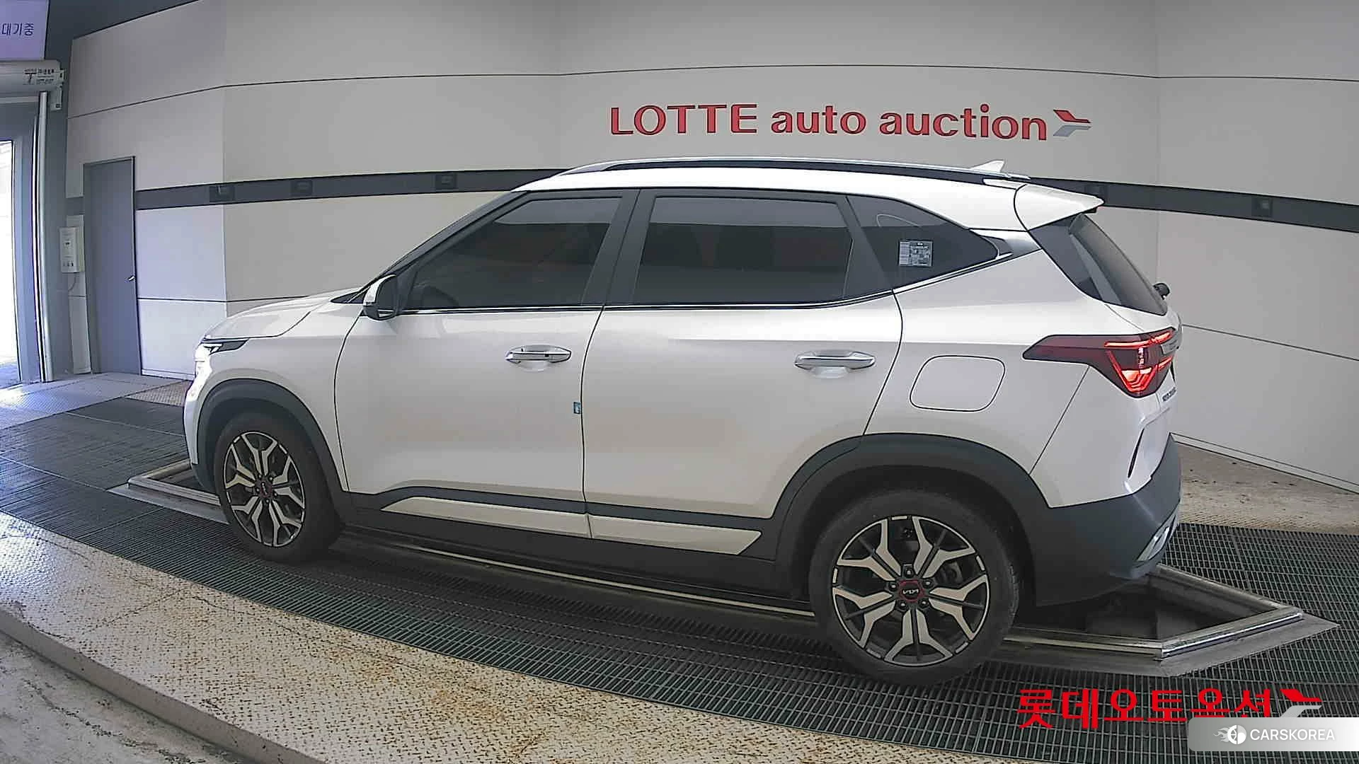Kia Seltos 2023 Snow White Pearl из Кореи, фото 2