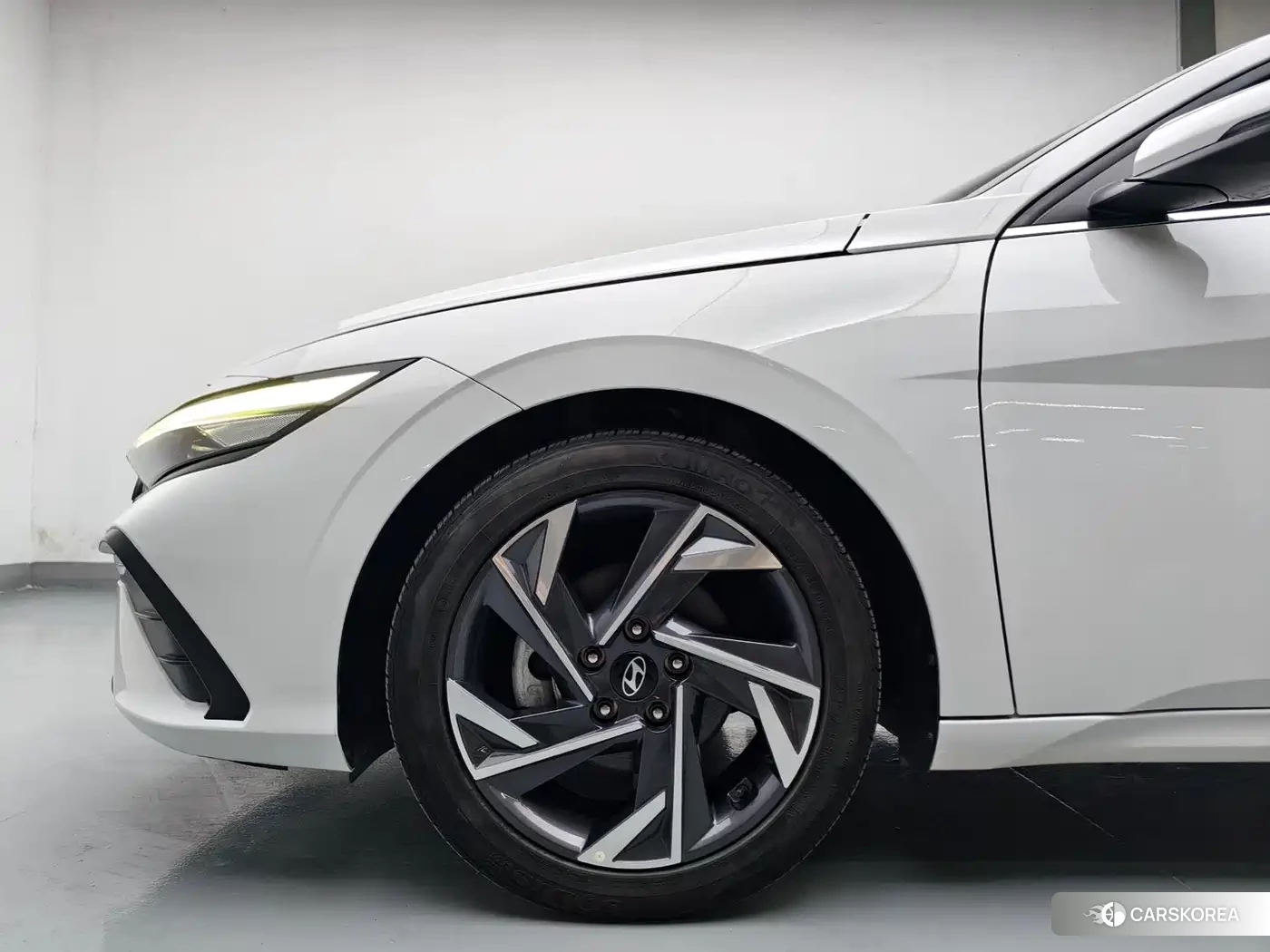 Hyundai Elantra 2024 Белый из Китая, фото 2