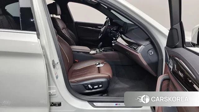 BMW 5 Series (G30) 2022 Белый из Кореи, фото 2