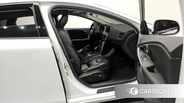 Volvo V40 2018 Белый из Кореи, фото 2