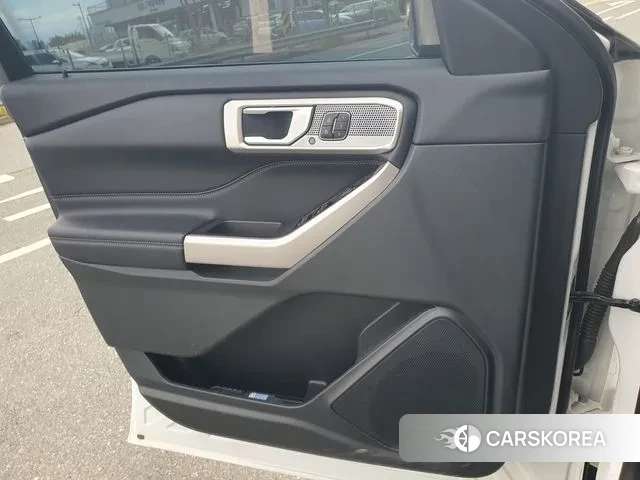 Ford Explorer 6th Generation 2023 Белый из Кореи, фото 2