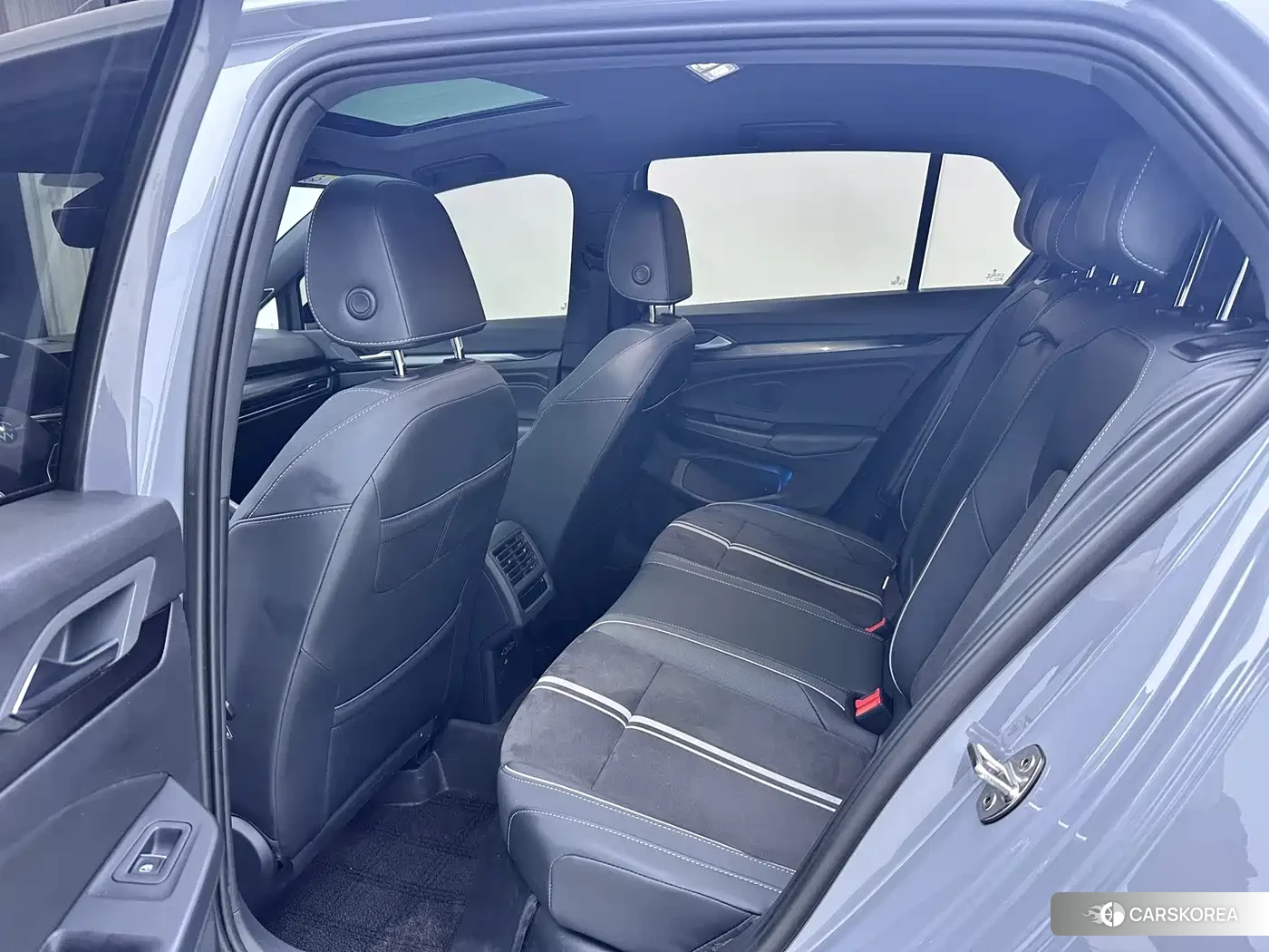 Volkswagen Golf 2023 Silver/gray из Китая, фото 2