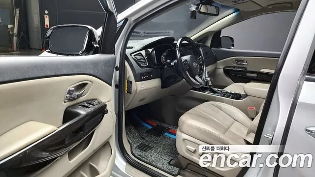 Kia The New Carnival 2018 Серебряный из Кореи, фото 2