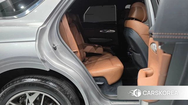 Genesis GV70 2023 Серебристо-серый из Кореи, фото 2