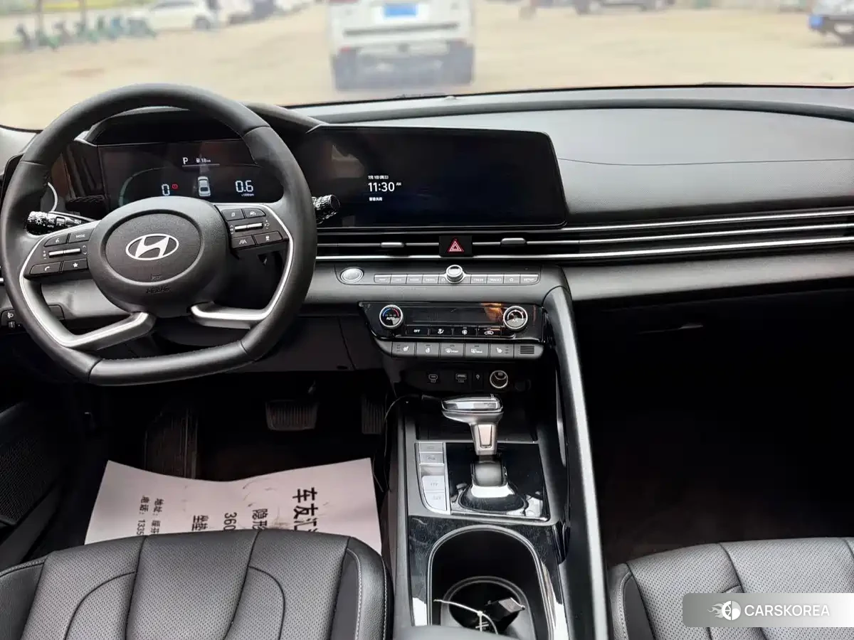 Hyundai Elantra 2023 Silver/gray из Китая, фото 2