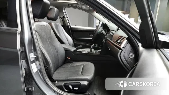 BMW 3 Series (F30) 2018 Серый из Кореи, фото 2