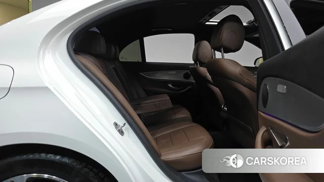 Mercedes-Benz E-Class W213 2018 Белый из Кореи, фото 2