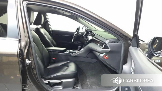 Toyota Camry (XV70) 2019 Цвет тростника из Кореи, фото 2