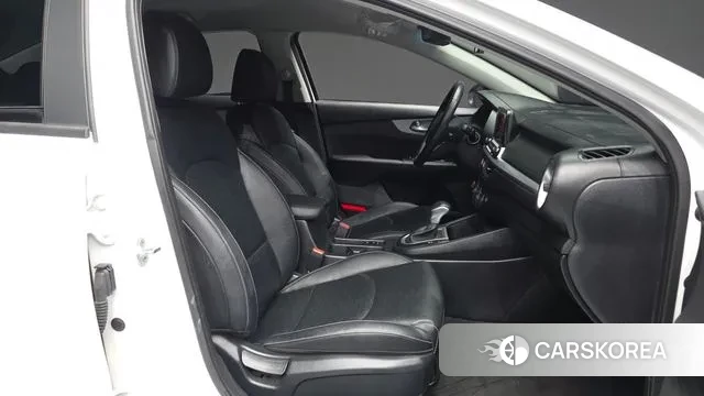 Kia The New K3 2nd generation 2022 Белый из Кореи, фото 2