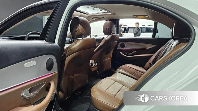 Mercedes-Benz E-Class W213 2018 Белый из Кореи, фото 2