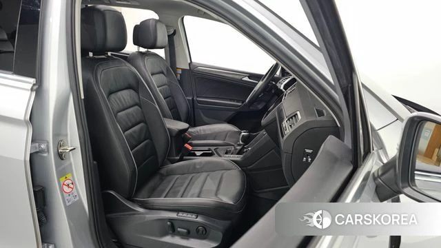 Volkswagen Tiguan second Generation 2023 Серебряный из Кореи, фото 2