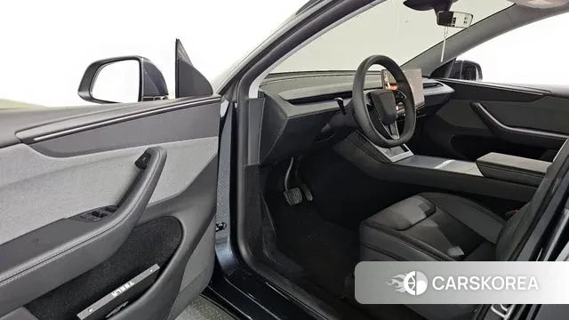 Tesla Model Y 2025 Серый из Кореи, фото 2