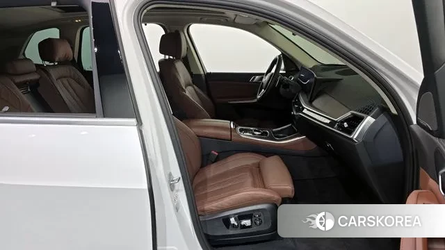 BMW X5 (G05) 2024 Белый из Кореи, фото 2