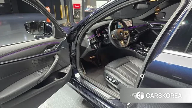 BMW 5 Series (G30) 2022 Черный из Кореи, фото 2