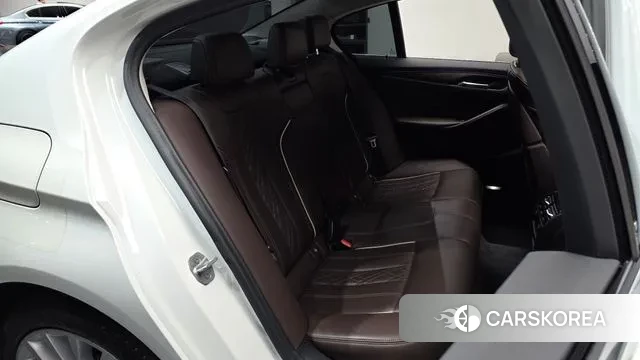 BMW 5 Series (G30) 2020 Белый из Кореи, фото 2