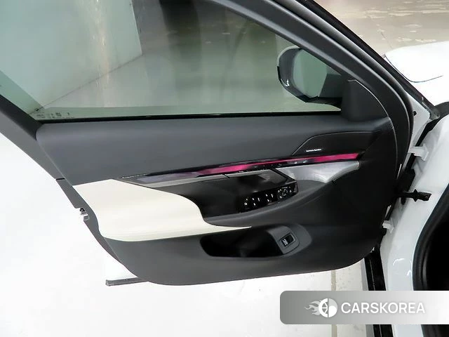 BMW 5 Series (G60) 2025 Белый из Кореи, фото 2