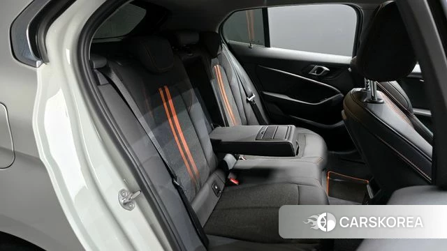 BMW 1 Series (F40) 2021 Белый из Кореи, фото 2