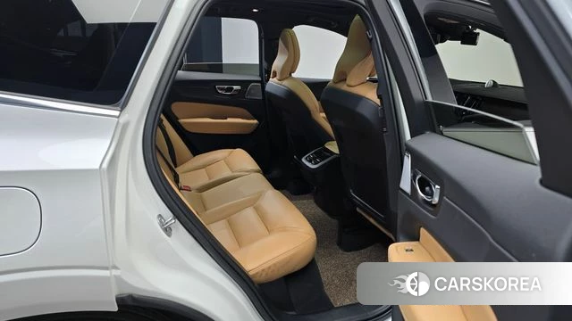 Volvo XC60 second Generation 2022 Белый из Кореи, фото 2