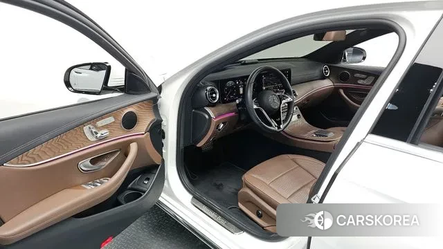 Mercedes-Benz E-Class W213 2022 Белый из Кореи, фото 2