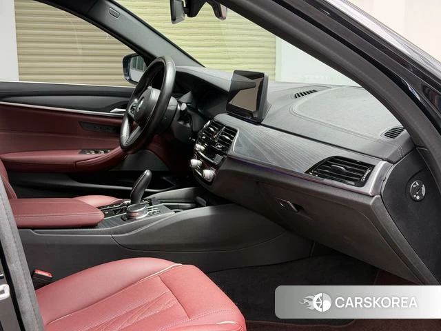 BMW 5 series PHEV 2021 Черный из Китая, фото 2