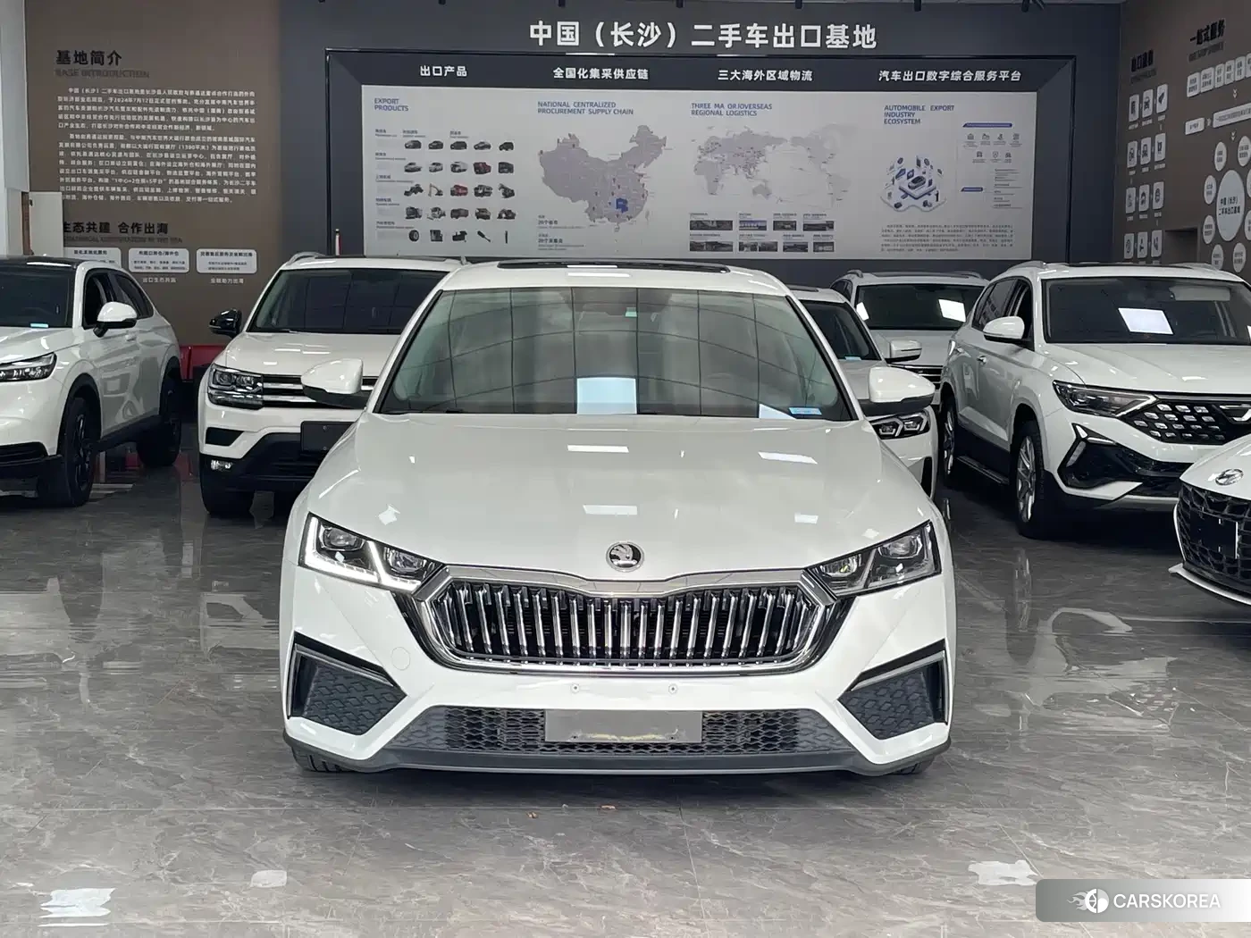 Skoda Octavia 2023 Белый из Китая, фото 2