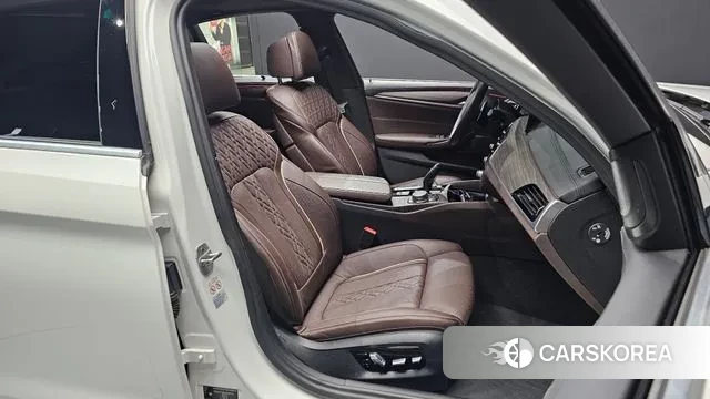 BMW 5 Series (G30) 2020 Белый из Кореи, фото 2