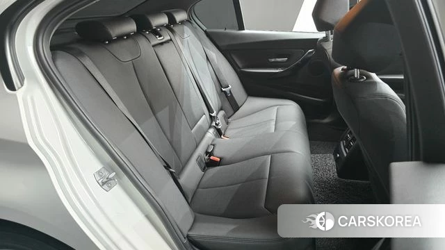 BMW 3 Series (F30) 2018 Белый из Кореи, фото 2