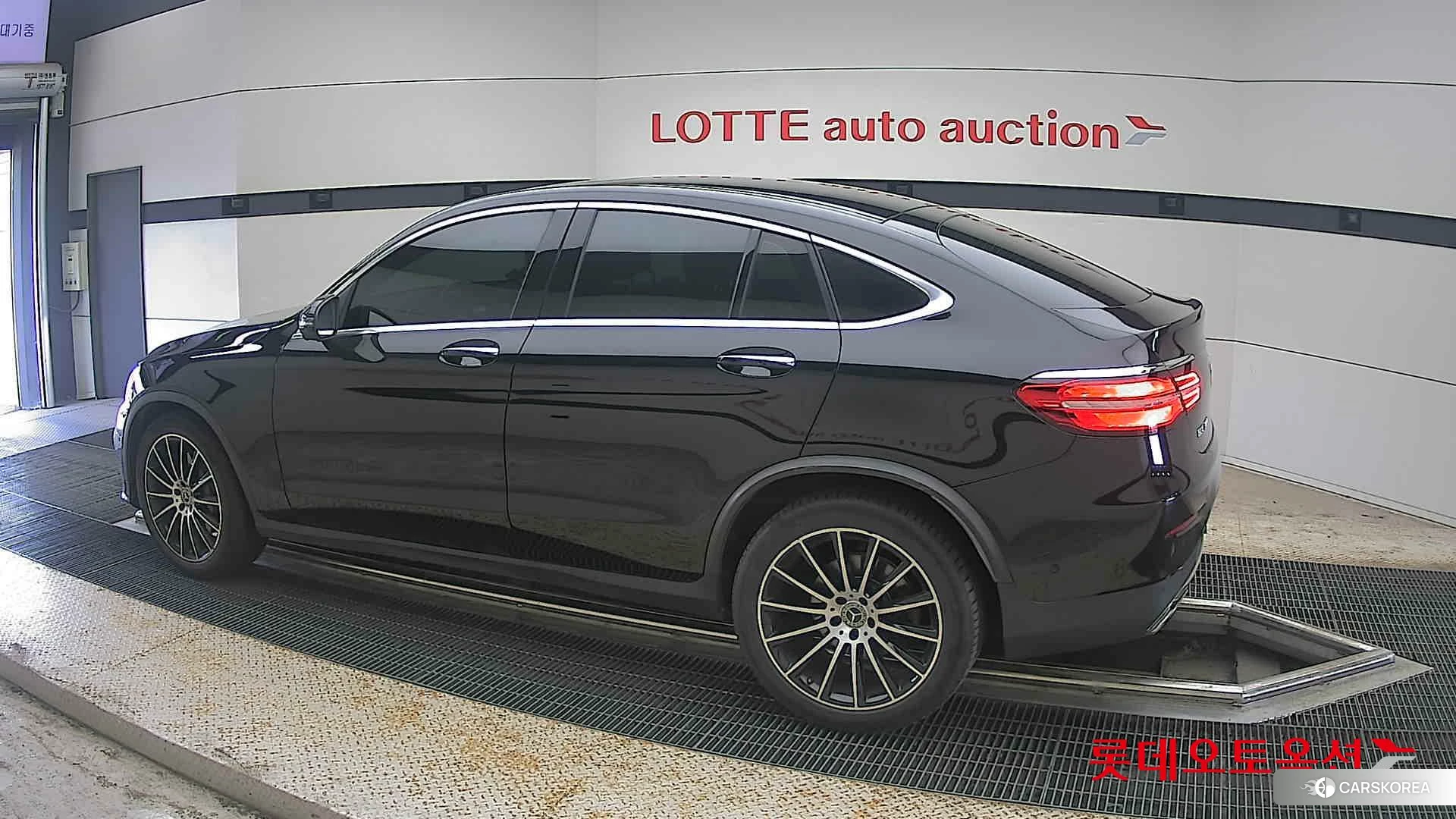 Mercedes-Benz GLC300 4Matic Coupe 2019 Черный из Кореи, фото 2