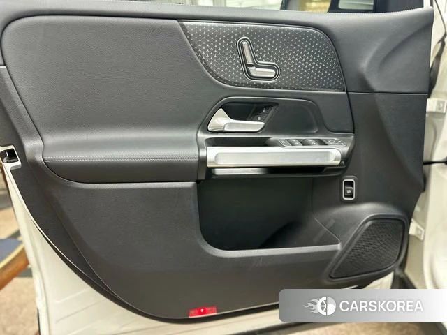 Mercedes-Benz GLB 2024 Белый из Китая, фото 2