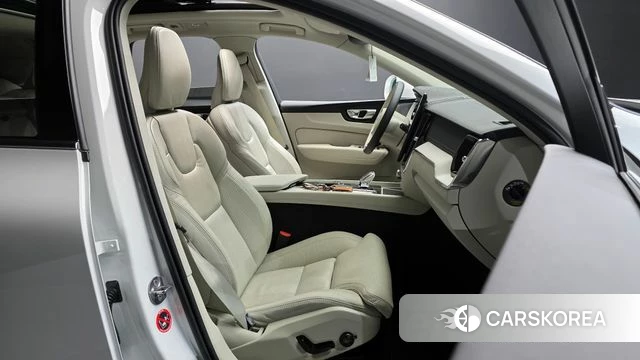 Volvo XC60 second Generation 2026 Белый из Кореи, фото 2