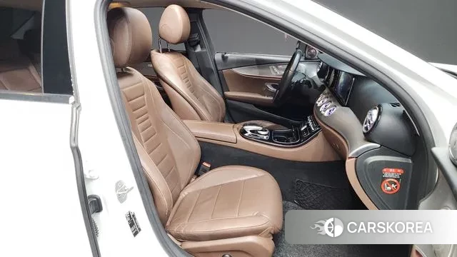 Mercedes-Benz E-Class W213 2018 Белый из Кореи, фото 2