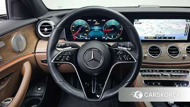 Mercedes-Benz E-Class W213 2022 Белый из Кореи, фото 2
